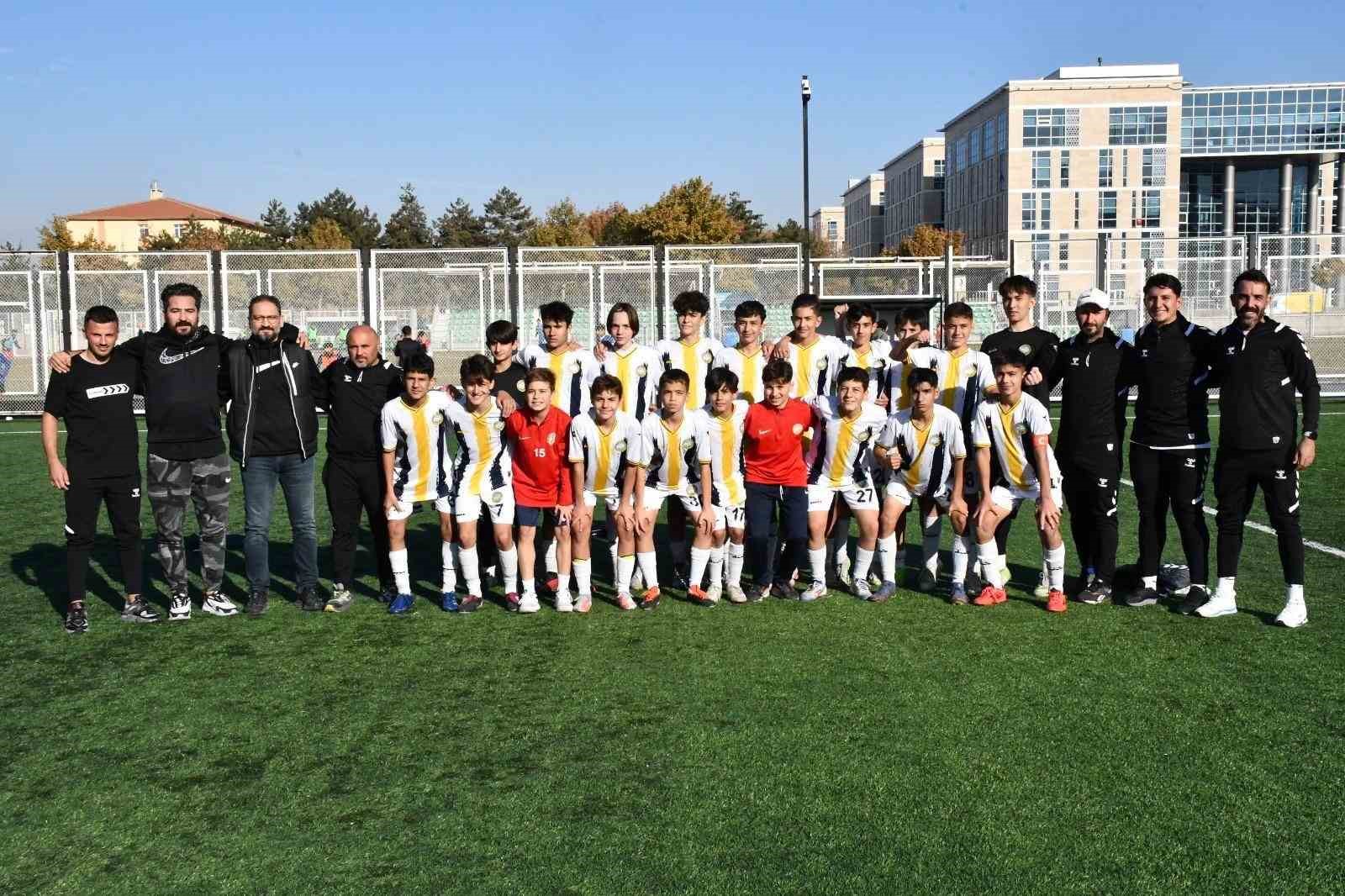 Şampiyonun adı değişmedi; Talas Belediyespor