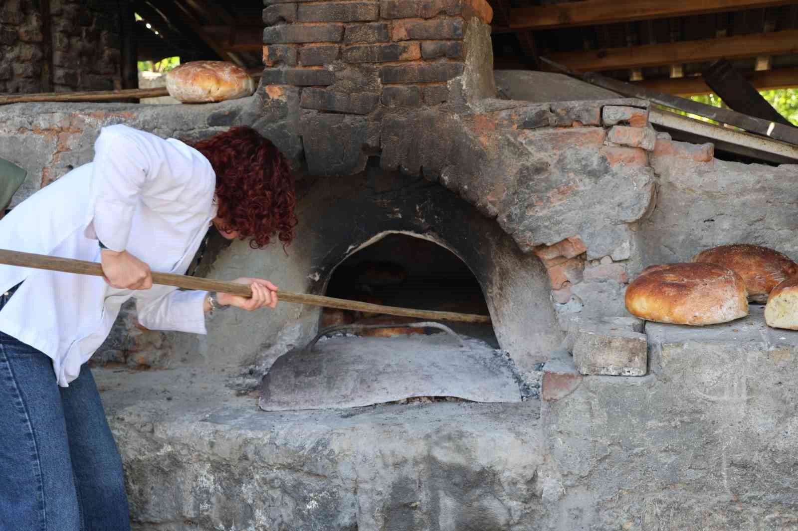 Ekşi mayanın izinde y&ouml;resel k&ouml;y ekmeği yapımı
