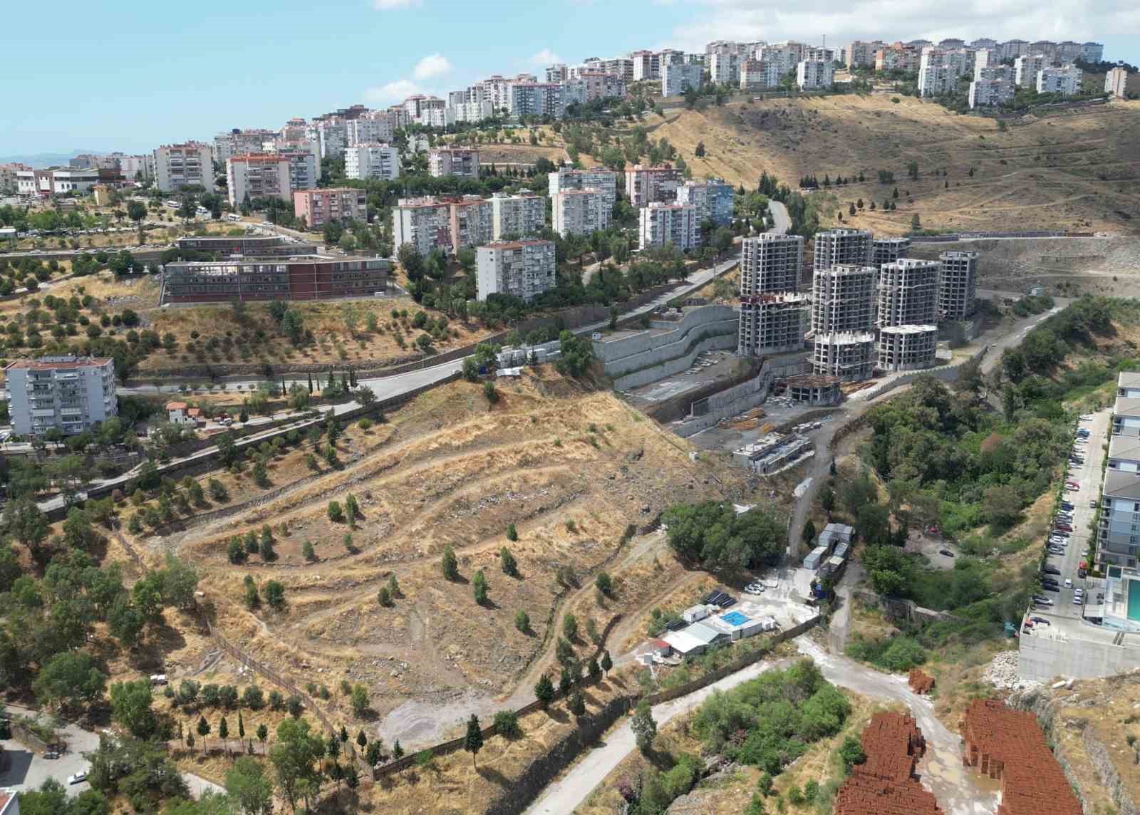 Başkan Saygılı: "&Ouml;nce parasını aldığınız belediye &ccedil;alışanlarının evlerini bitirin"
