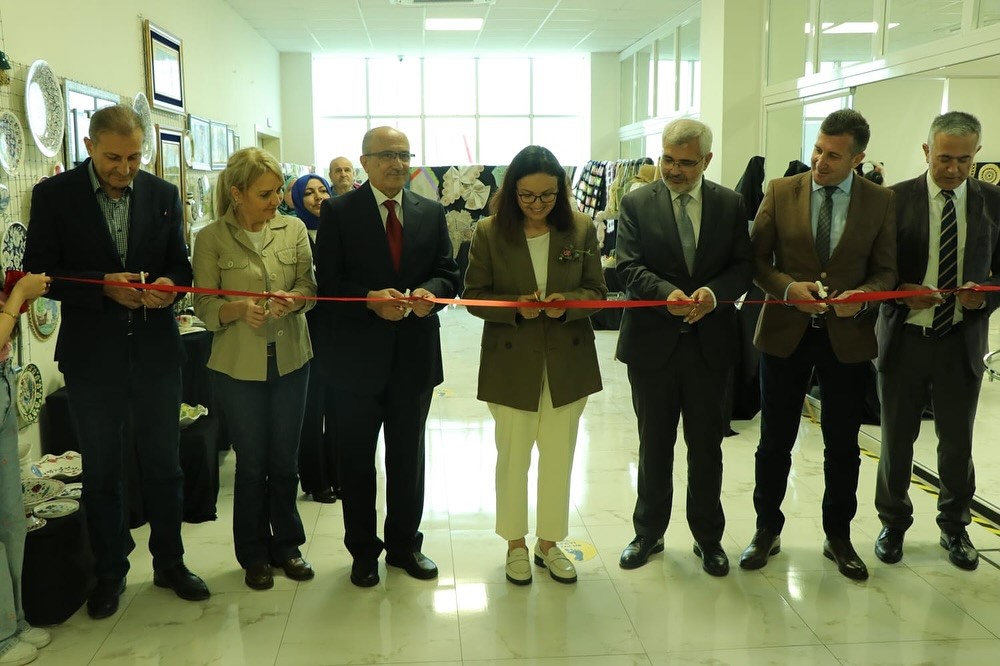 Yalova&rsquo;da HEM kursiyerlerinden karma sergi
