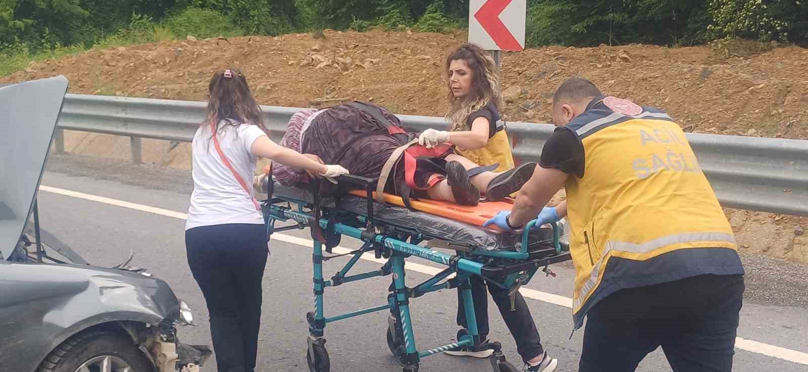 Zonguldak&rsquo;ta virajı alamayan ara&ccedil; kaza yaptı: 2 yaralı
