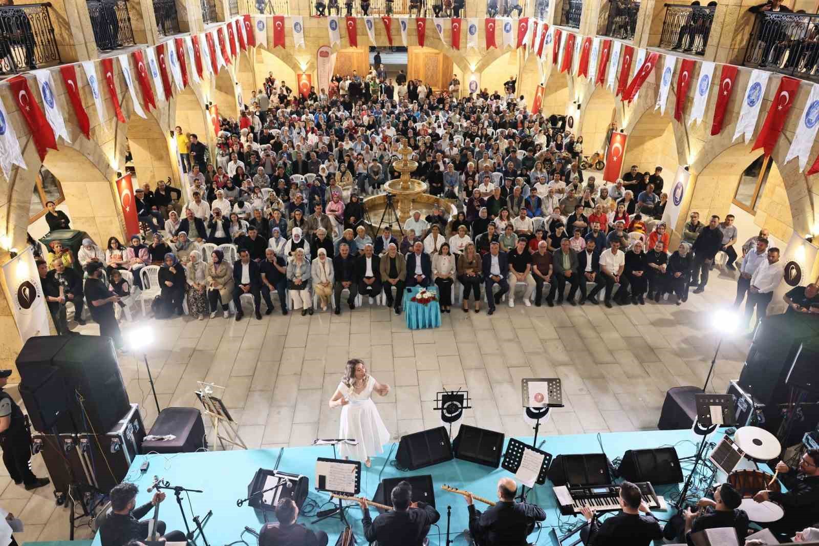 Çorum’da Aşık Mahzuni Şerif türkülerle anıldı