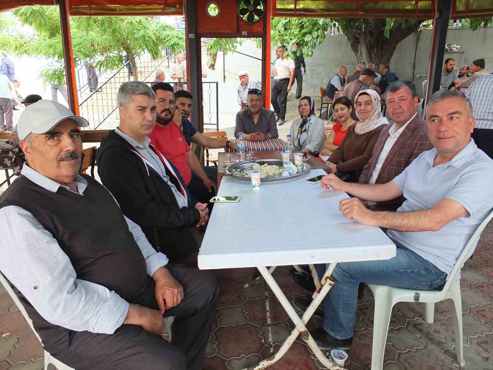 Burhaniye&rsquo;de geleneksel Dutluca Hayrı y&uuml;zlerce insanı buluşturdu
