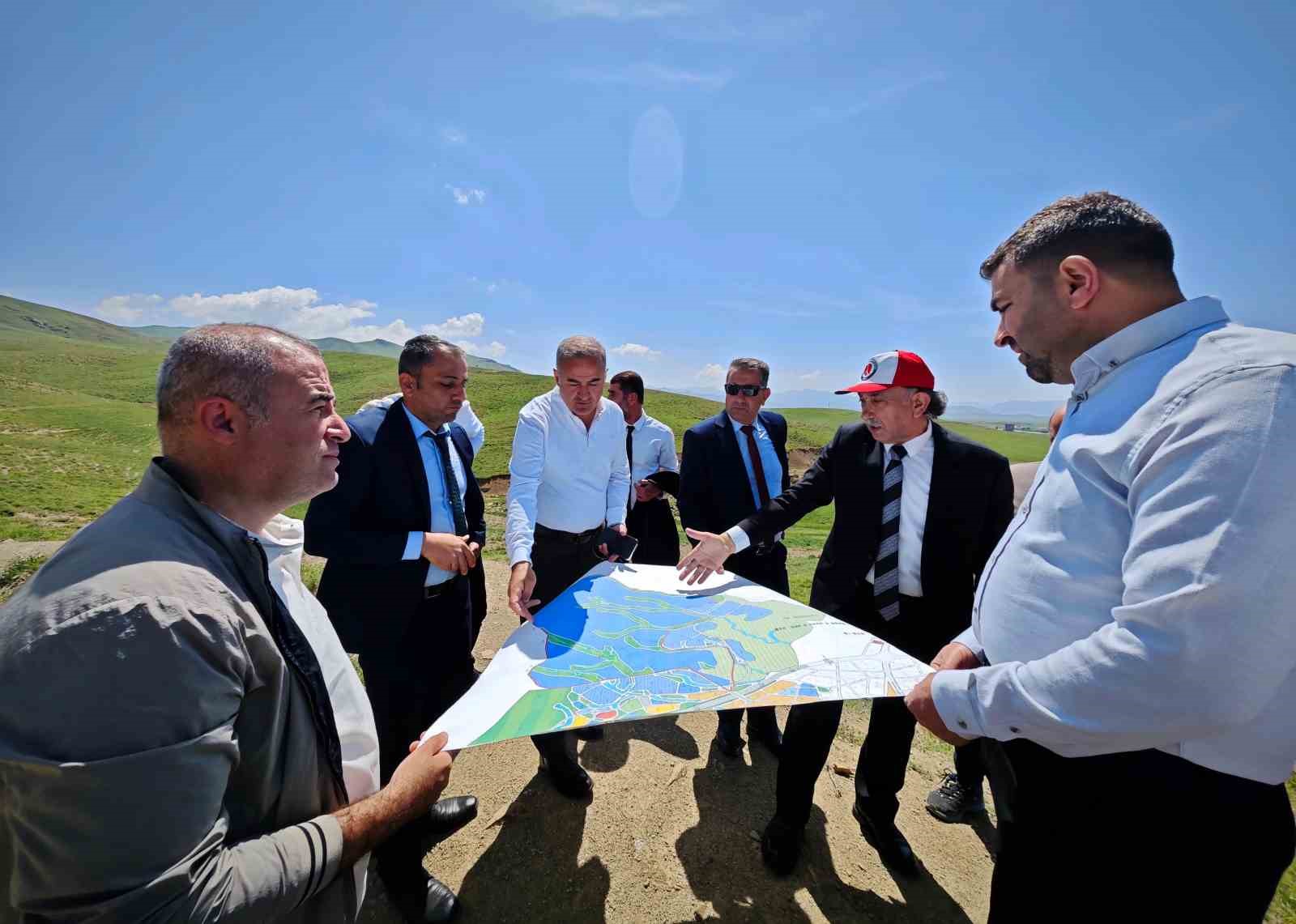 Rektör Gençcelep, Yüksekova Meslek Yüksekokulu için ayrılan araziyi inceledi