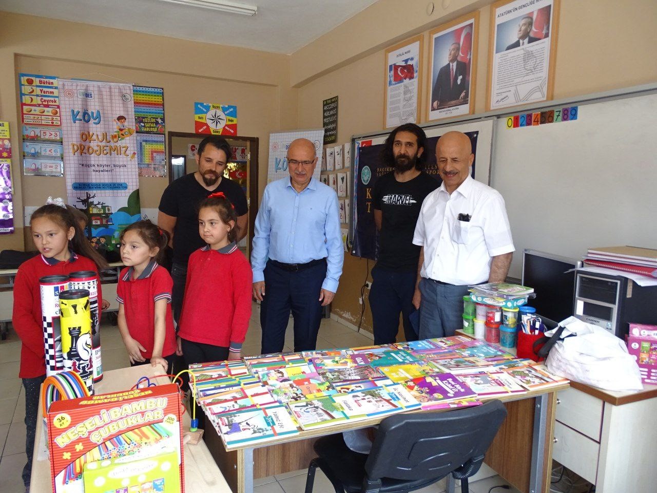 Balıkesir &Uuml;niversitesi &ouml;ğrencilerinden k&ouml;y okuluna anlamlı dokunuş

