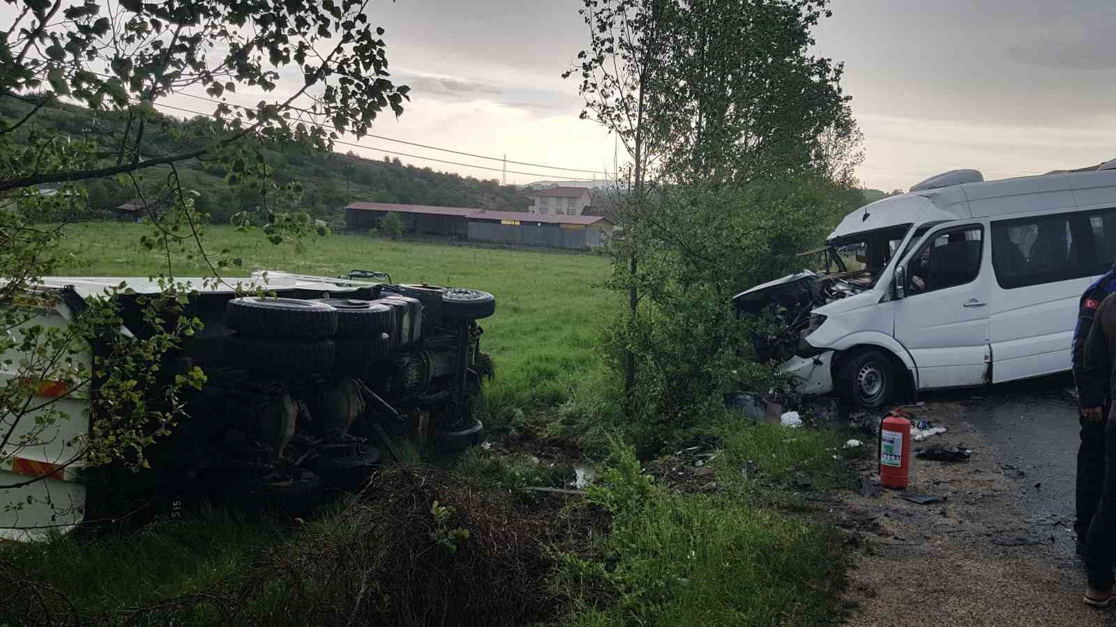Karabük’te 4 araçlı zincirleme kaza: 1’i ağır 9 yaralı