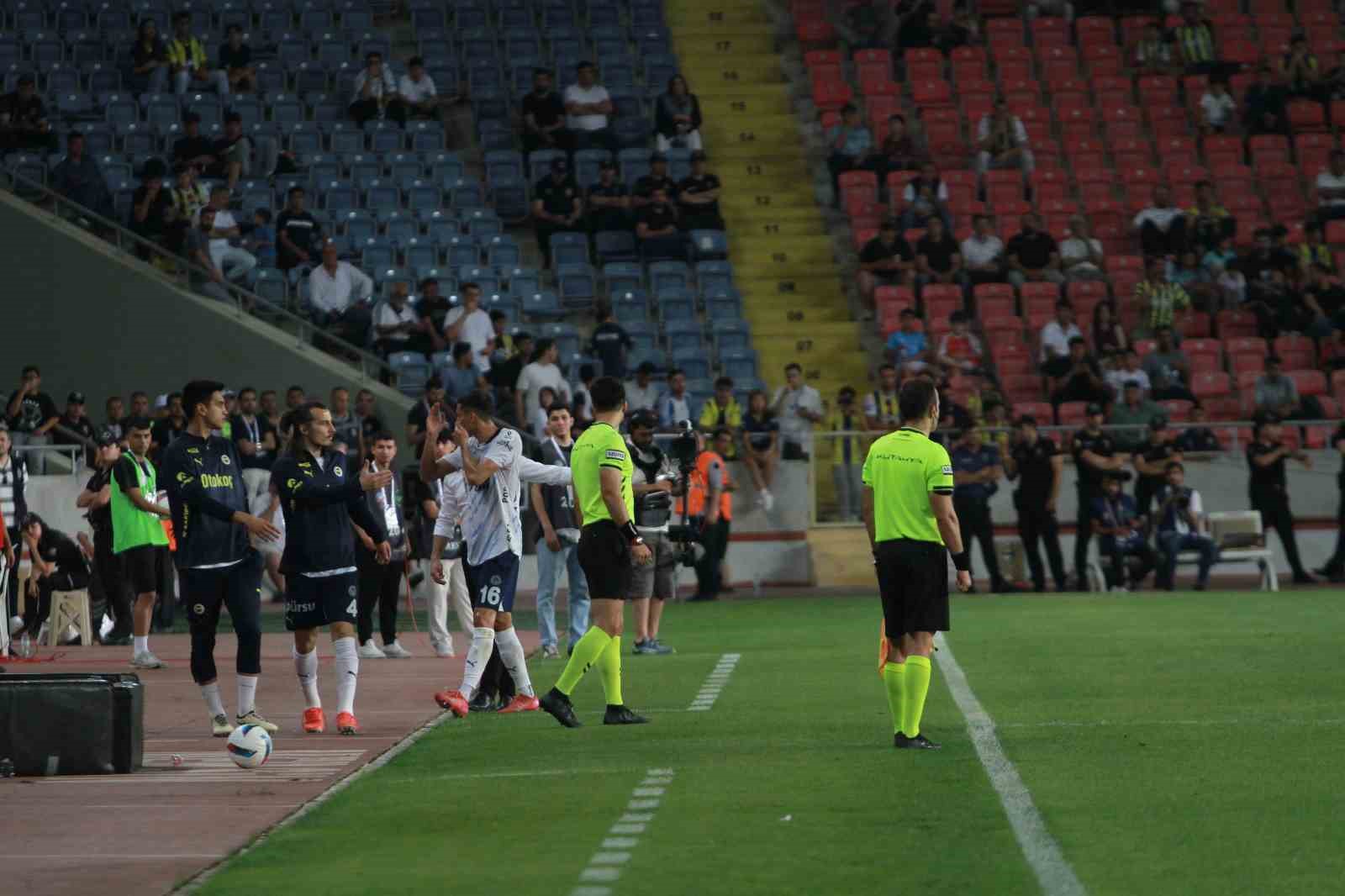 Trendyol S&uuml;per Lig: Hatayspor: 1 - Fenerbah&ccedil;e: 1  (İlk yarı)

