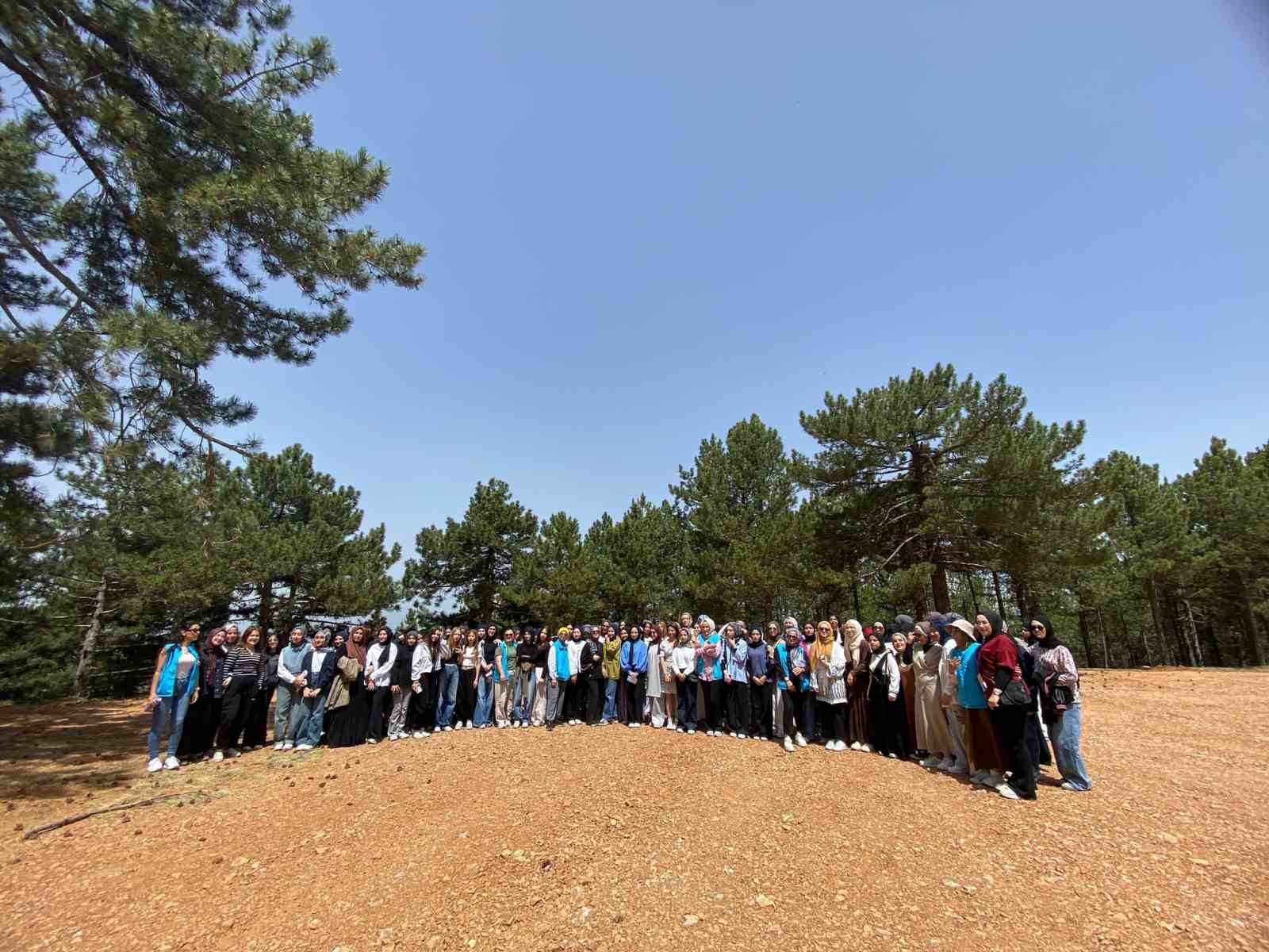 Kütahya’da 130 kız öğrenciye Murat Dağı kampı