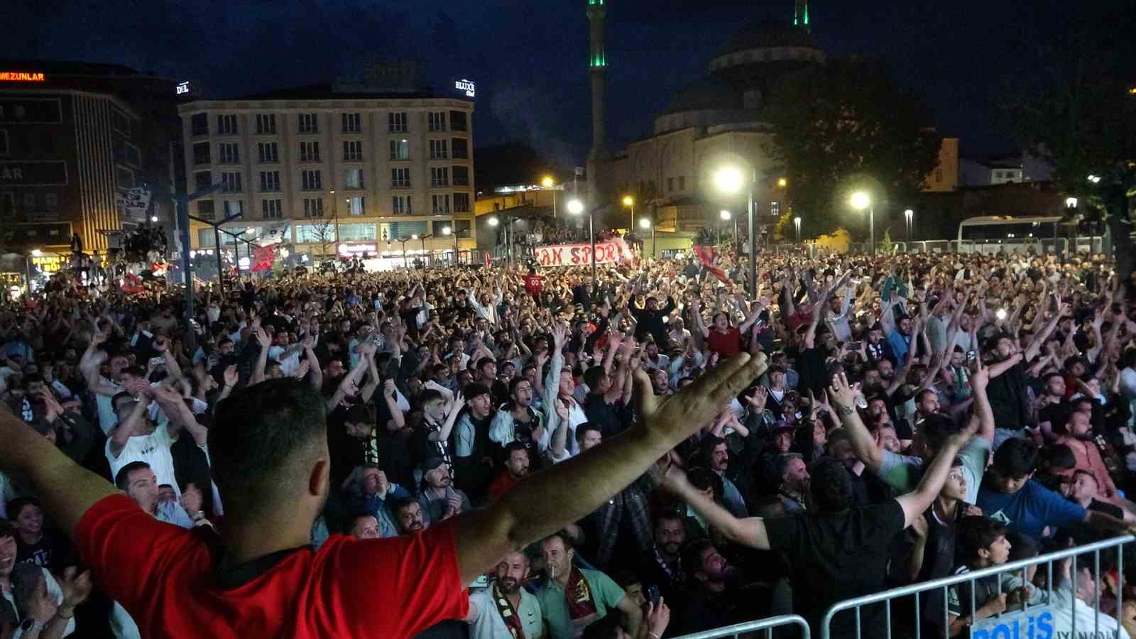 Elazığspor - Vanspor maçının tatil edilmesi Van’da sevinçle karşılandı