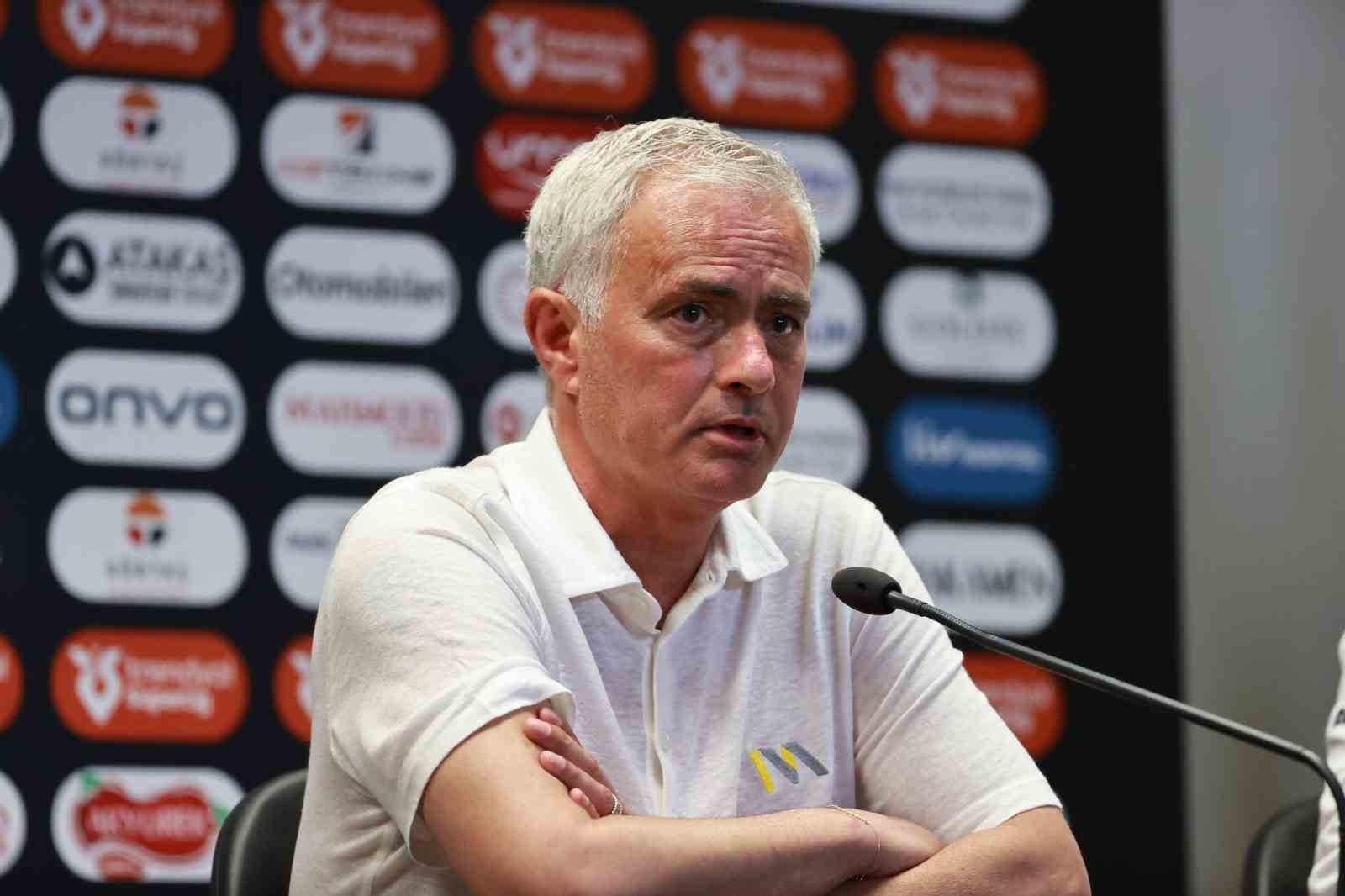 Jose Mourinho: "Başkan röportajında benim kalmamı istediğini belirtiyor, kendisi bana güveniyor"