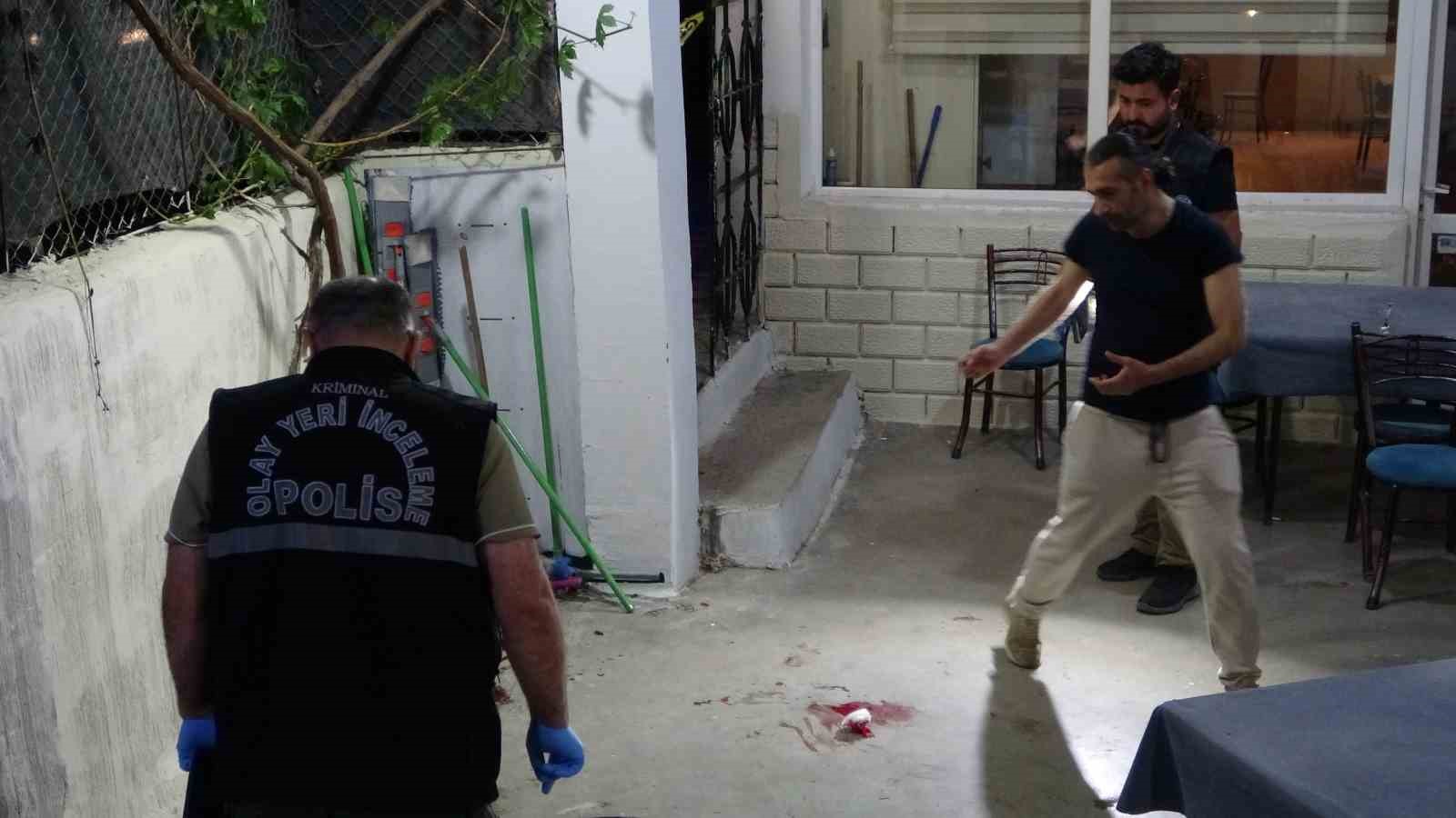 Husumetlisini kıraathanede oyun oynarken pompalı tüfekle yaraladı