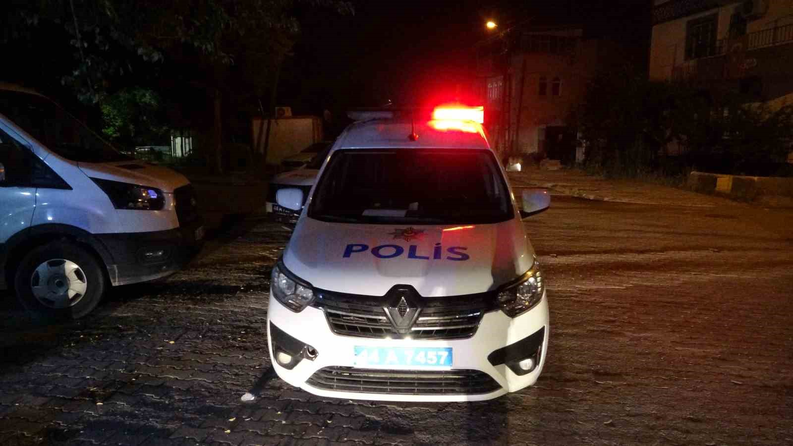 Husumetlisini kıraathanede oyun oynarken pompalı t&uuml;fekle yaraladı
