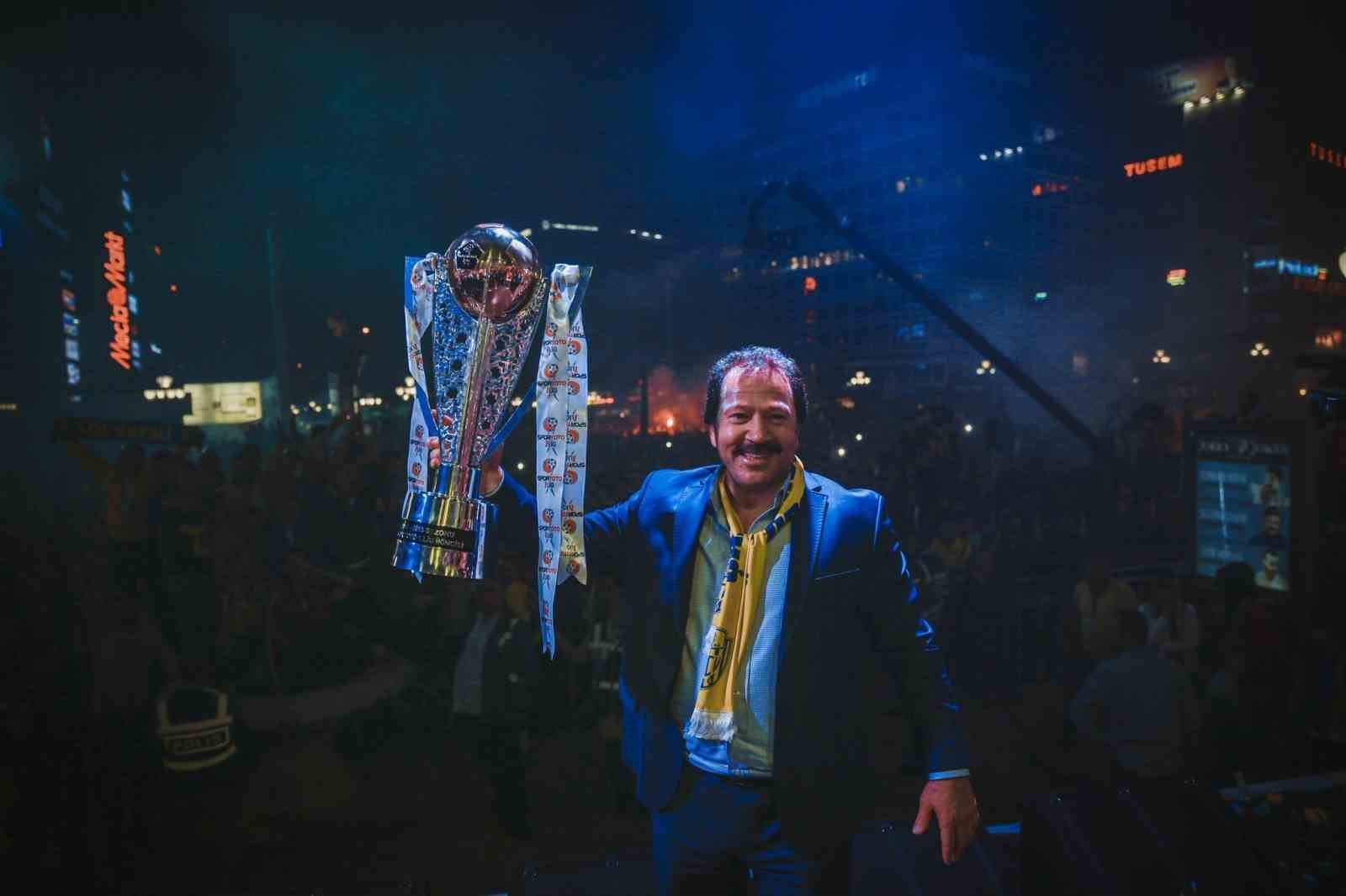 Mehmet Yiğiner’e Ankaragücü’nden "Onursal Başkanlık" ünvanı