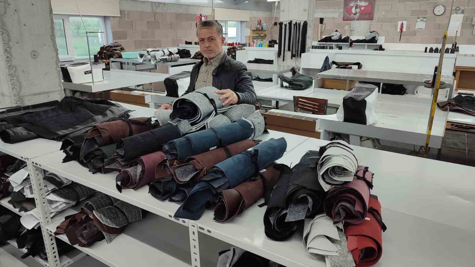 Krizde markalaştı, dünyaya deri ürünleri ihraç ediyor
