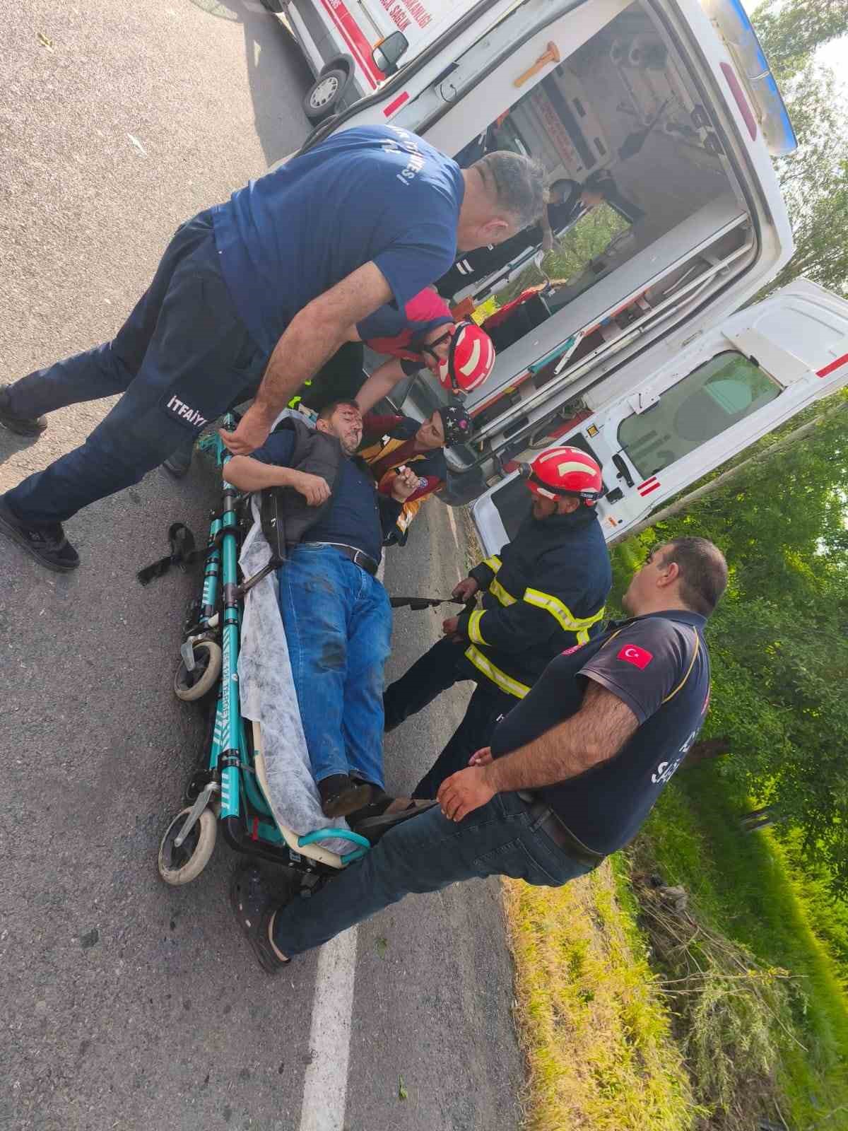 Iğdır&rsquo;da trafik kazası: Azerbaycan plakalı ara&ccedil; takla attı, 1&rsquo;i &ouml;l&uuml; 4 yaralı
