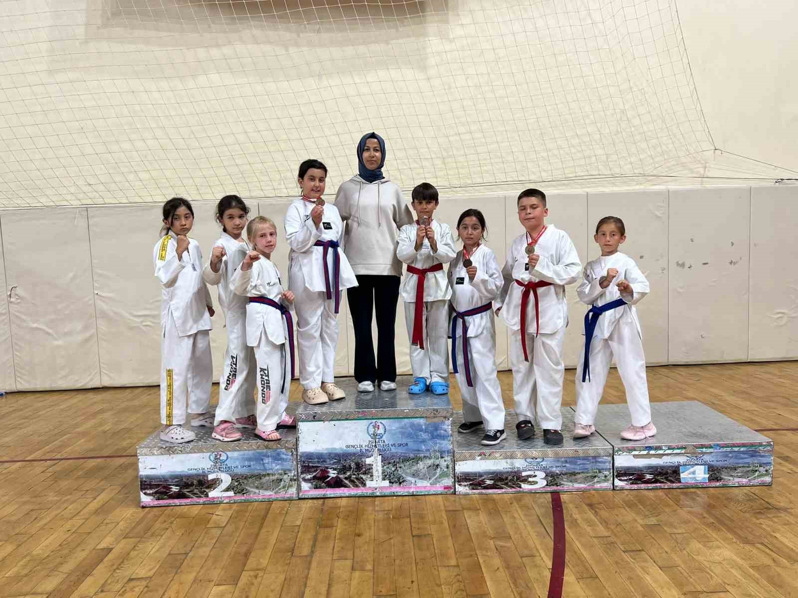 Eğirdirli sporculardan, taekwondo şampiyonasında madalya yağmuru