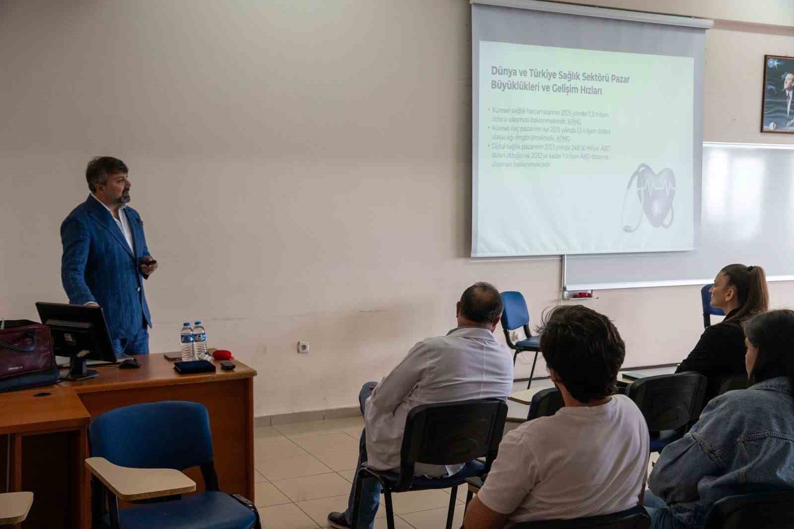 Üniversite öğrencilerine ’Sağlık Sektöründe Pazarlama İletişimi Stratejileri Eğitimi’