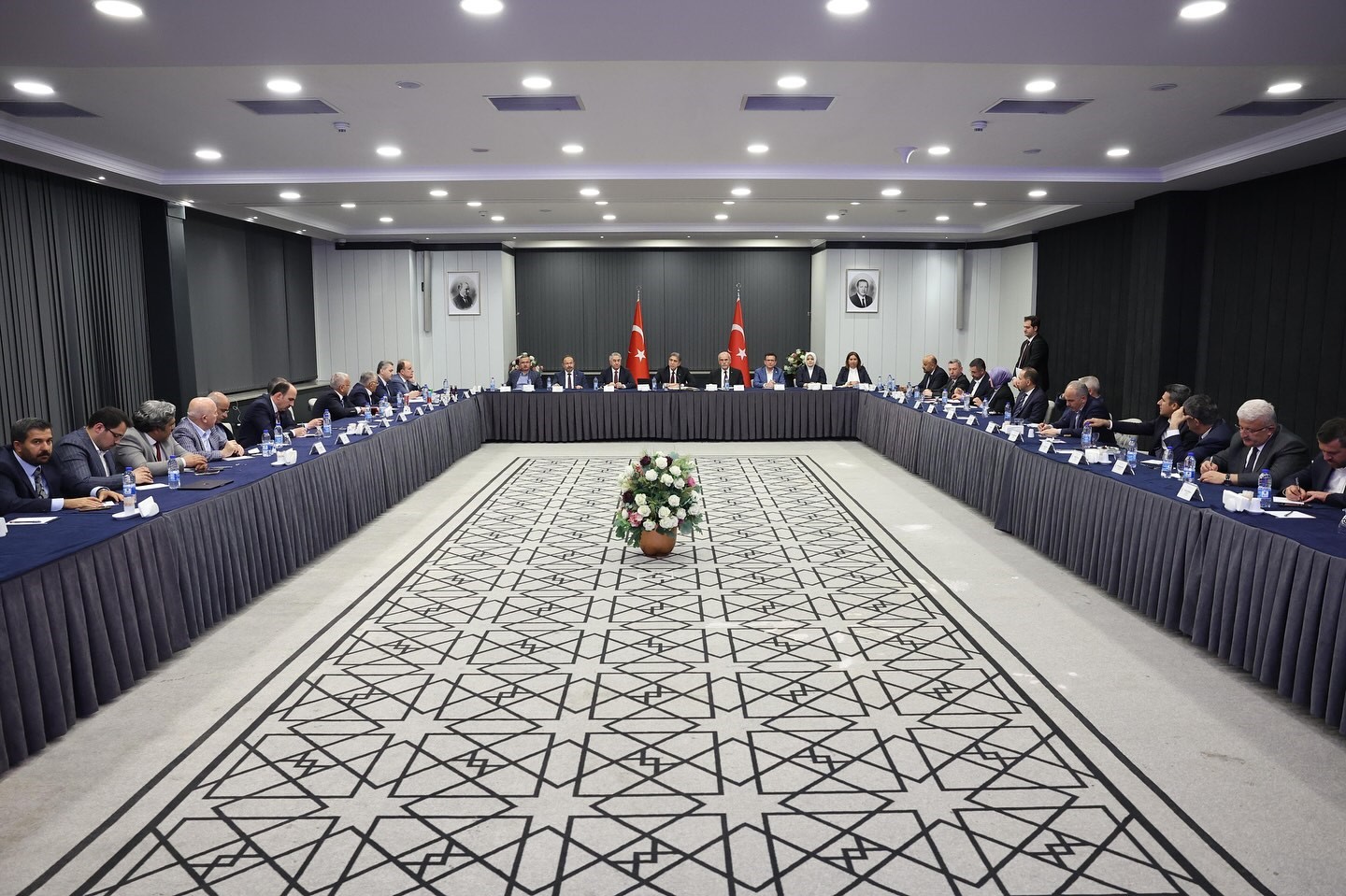 Büyükkılıç, AK Parti Yerel Yönetimler Toplantısı’na katıldı