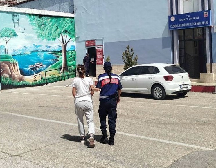 Isparta’da ’nitelikli yağma’ suçundan 8 yıl hapis cezası bulunan şahıs yakalandı