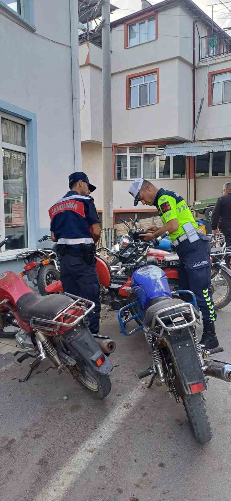 Eğirdir’de motosiklet denetimlerinde iki sürücüye 3 bin 160 TL para cezası