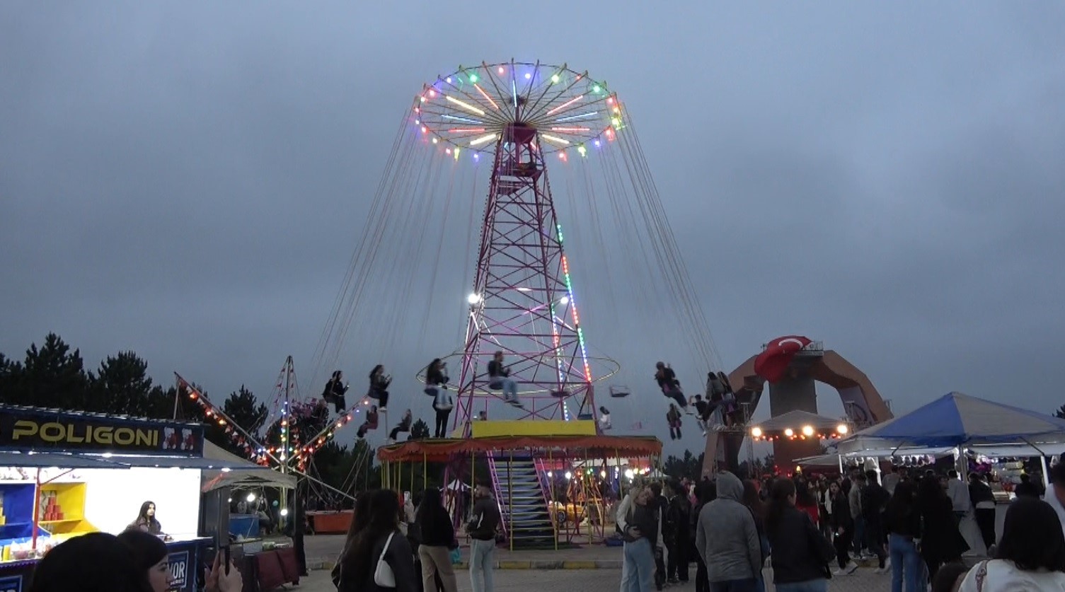 Kütahya Dumlupınar Üniversitesi DPÜ Fest 2025 coşkuyla başladı