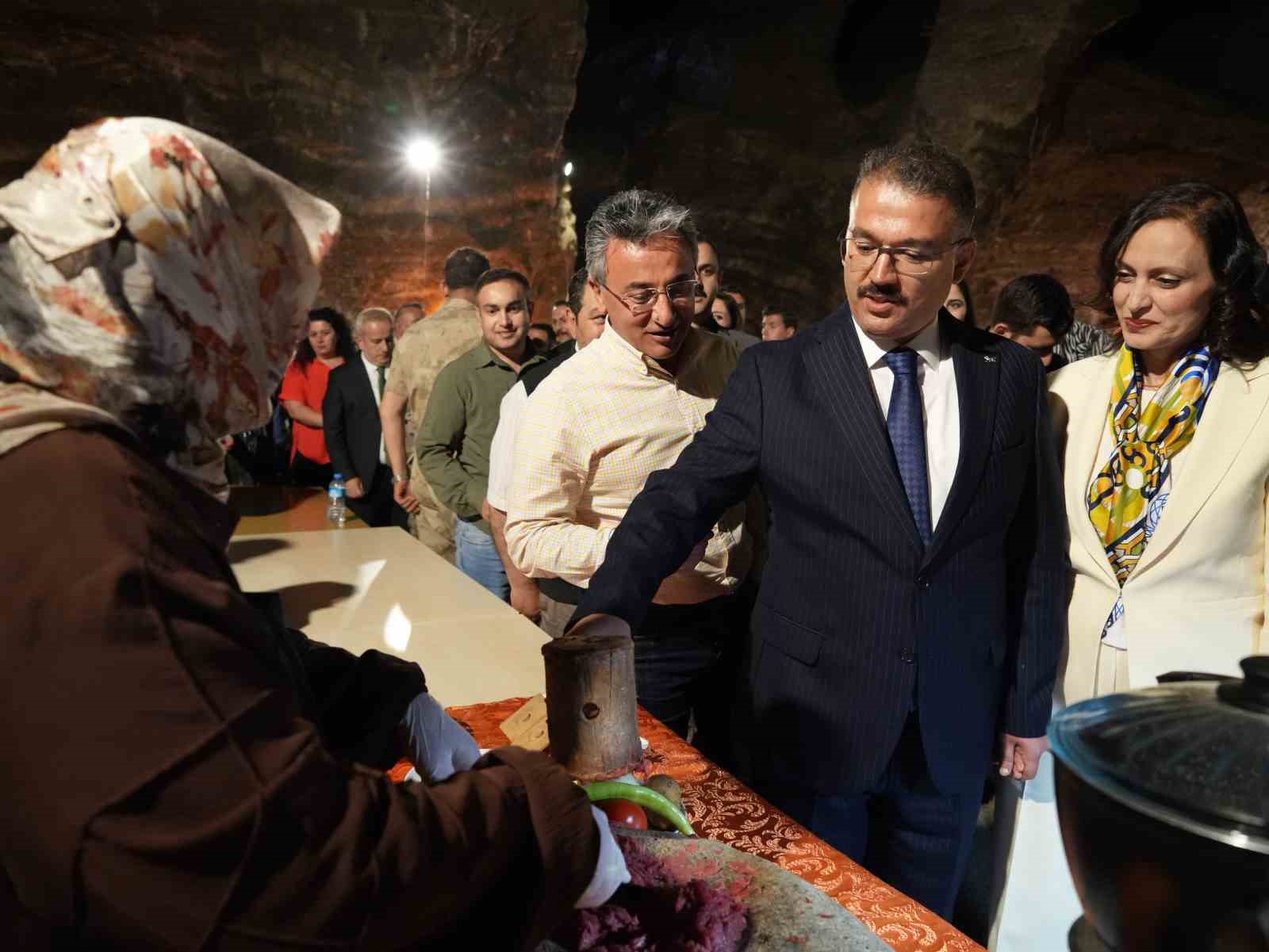 Iğdır’ın yöresel lezzetleri ve coğrafi işaretli ürünleri tuz mağarasında tanıtıldı