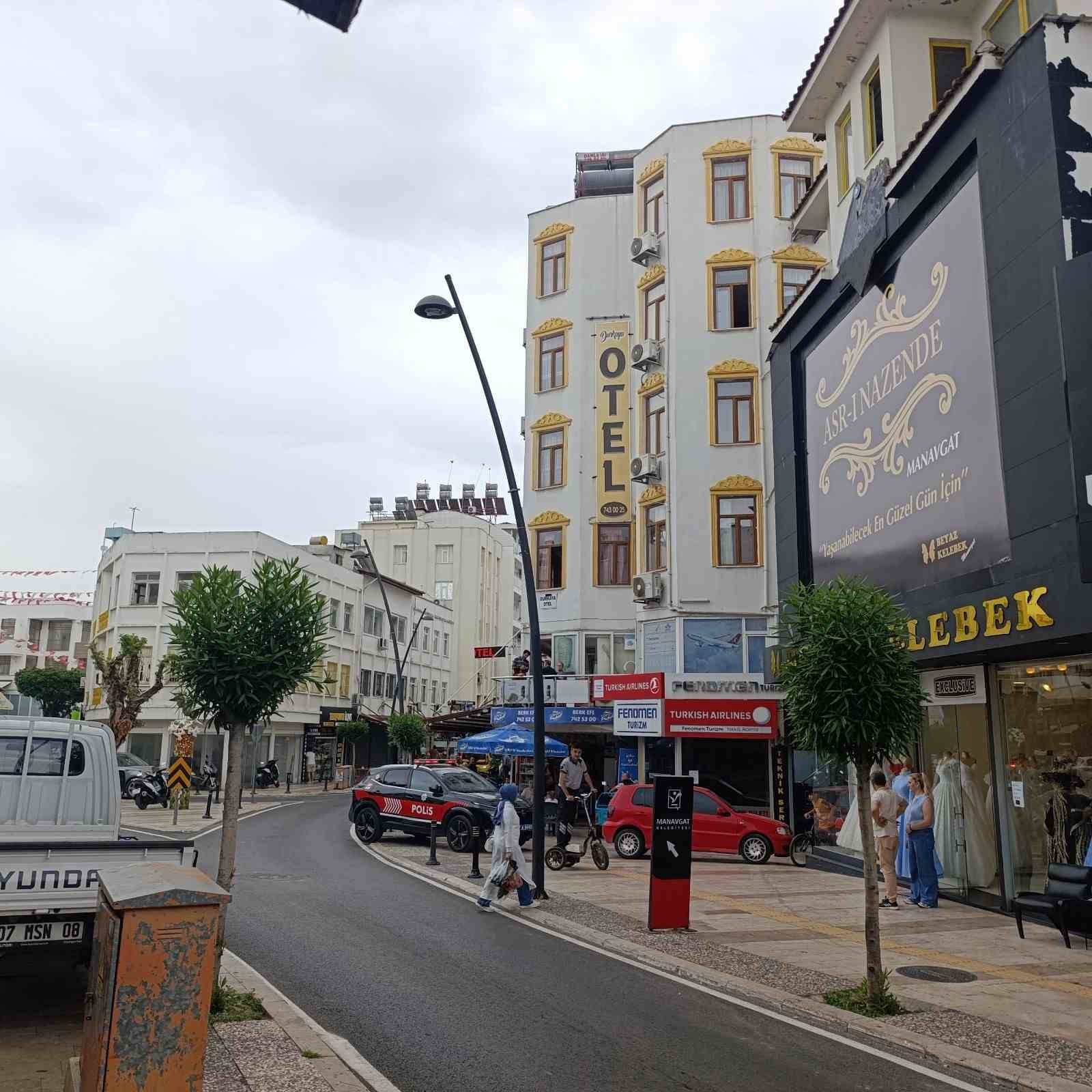 Tur şof&ouml;r&uuml; otel odasında &ouml;l&uuml; bulundu
