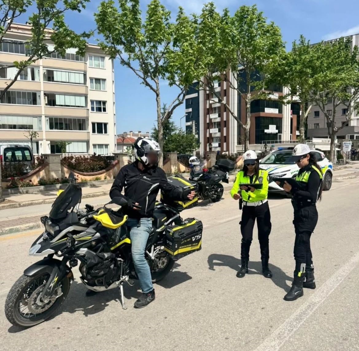 Bursa&rsquo;da kural tanımayan s&uuml;r&uuml;c&uuml;lere ceza yağdı
