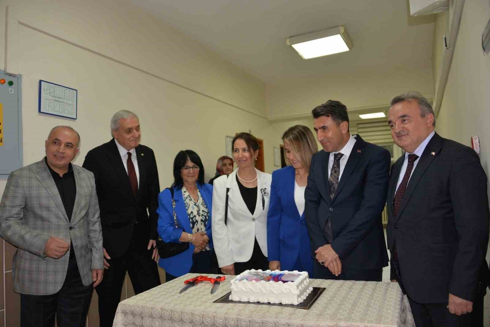 Boz&uuml;y&uuml;k HEM&rsquo;de sene sonu sergisi a&ccedil;ıldı
