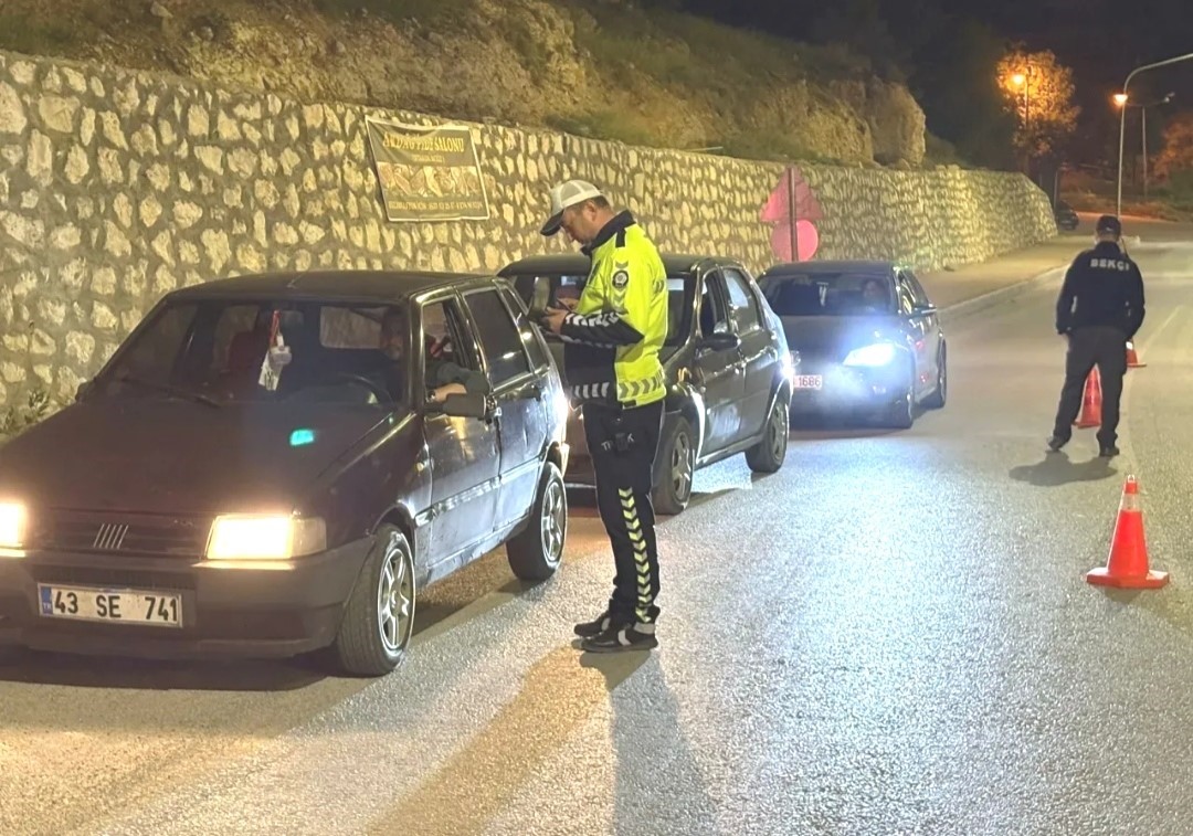 Emet polisinden trafik denetimleri