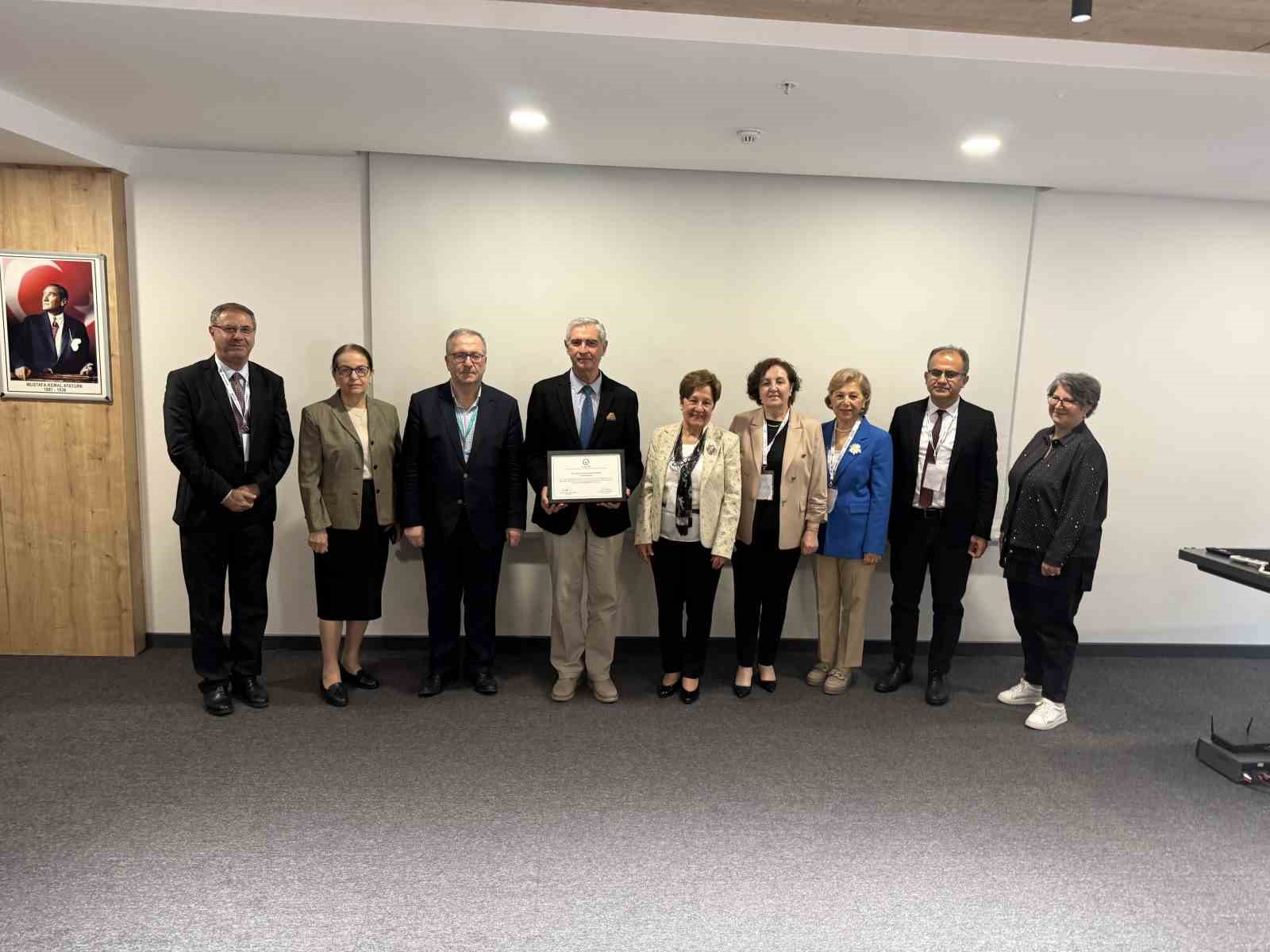 Biruni Üniversitesİ Eczacılık Fakültesi, 6 yıllığına akredite edildi