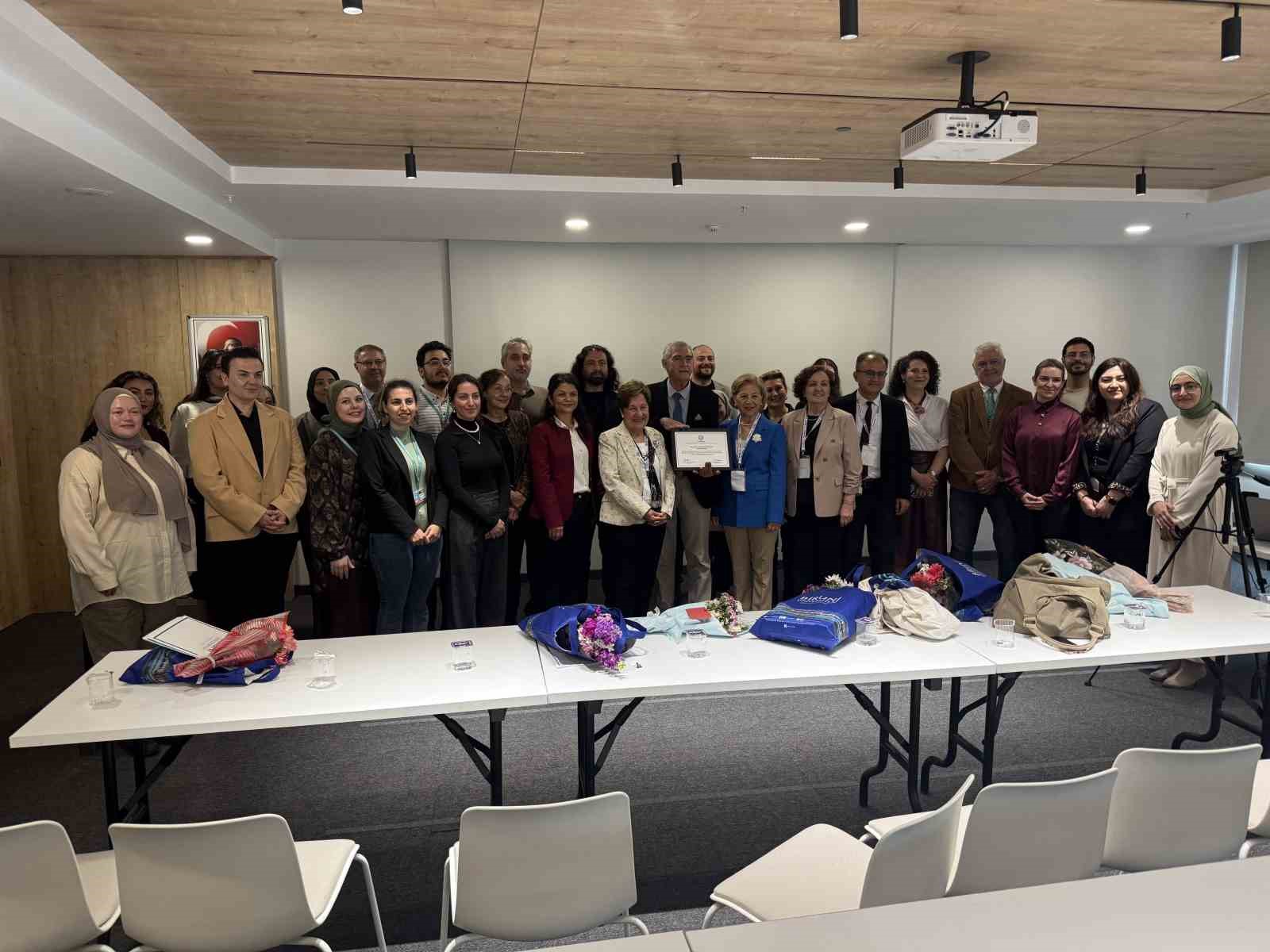 Biruni &Uuml;niversitesİ Eczacılık Fak&uuml;ltesi, 6 yıllığına akredite edildi
