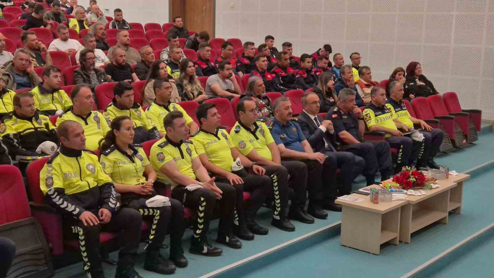 Tekirdağ&rsquo;da motosiklet s&uuml;r&uuml;c&uuml;lerine "g&uuml;venli s&uuml;r&uuml;ş" eğitimi

