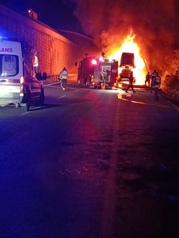 Bilecik’te 8 adet sıfır araç cayır cayır yandı