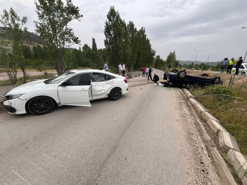 Bilecik’te YHT Kavşağında trafik kazası: 3 yaralı İhlas Haber Ajansı