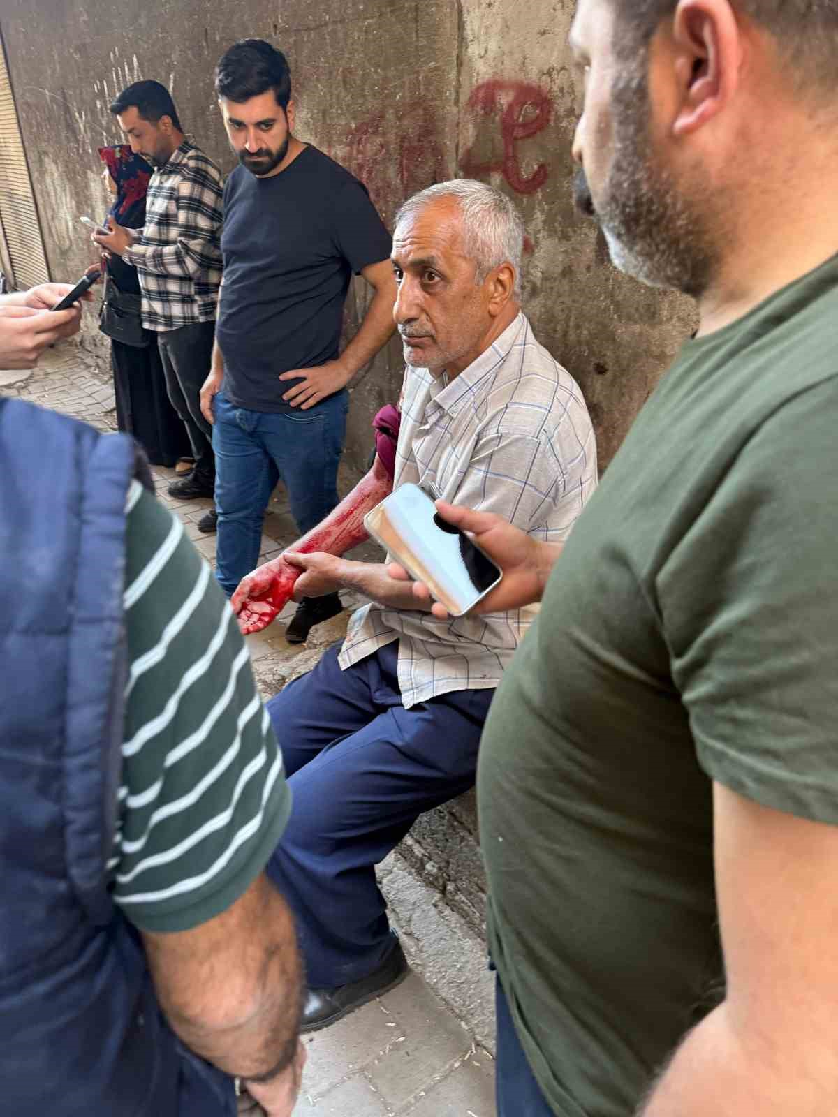 Polise g&uuml;venlik kameraları g&ouml;r&uuml;nt&uuml;lerini veren esnaf 3 yıldır torbacıların hedefinde
