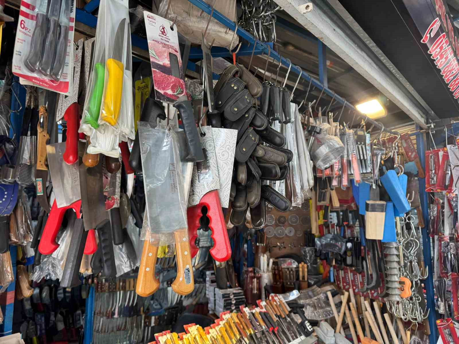 Eskişehir&rsquo;de Kurban Bayramı &ouml;ncesi bı&ccedil;ak&ccedil;ılarda hazırlık başladı
