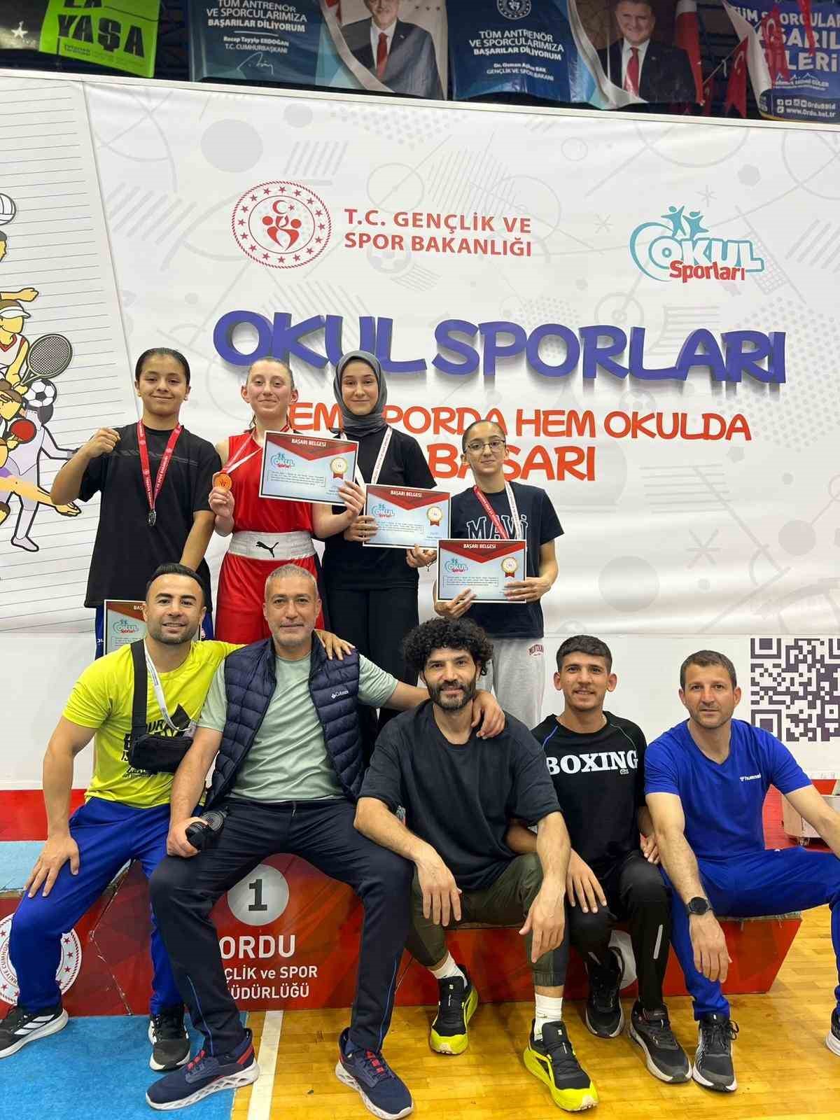 Niğdeli boks&ouml;rlerden T&uuml;rkiye Şampiyonası&rsquo;nda b&uuml;y&uuml;k başarı
