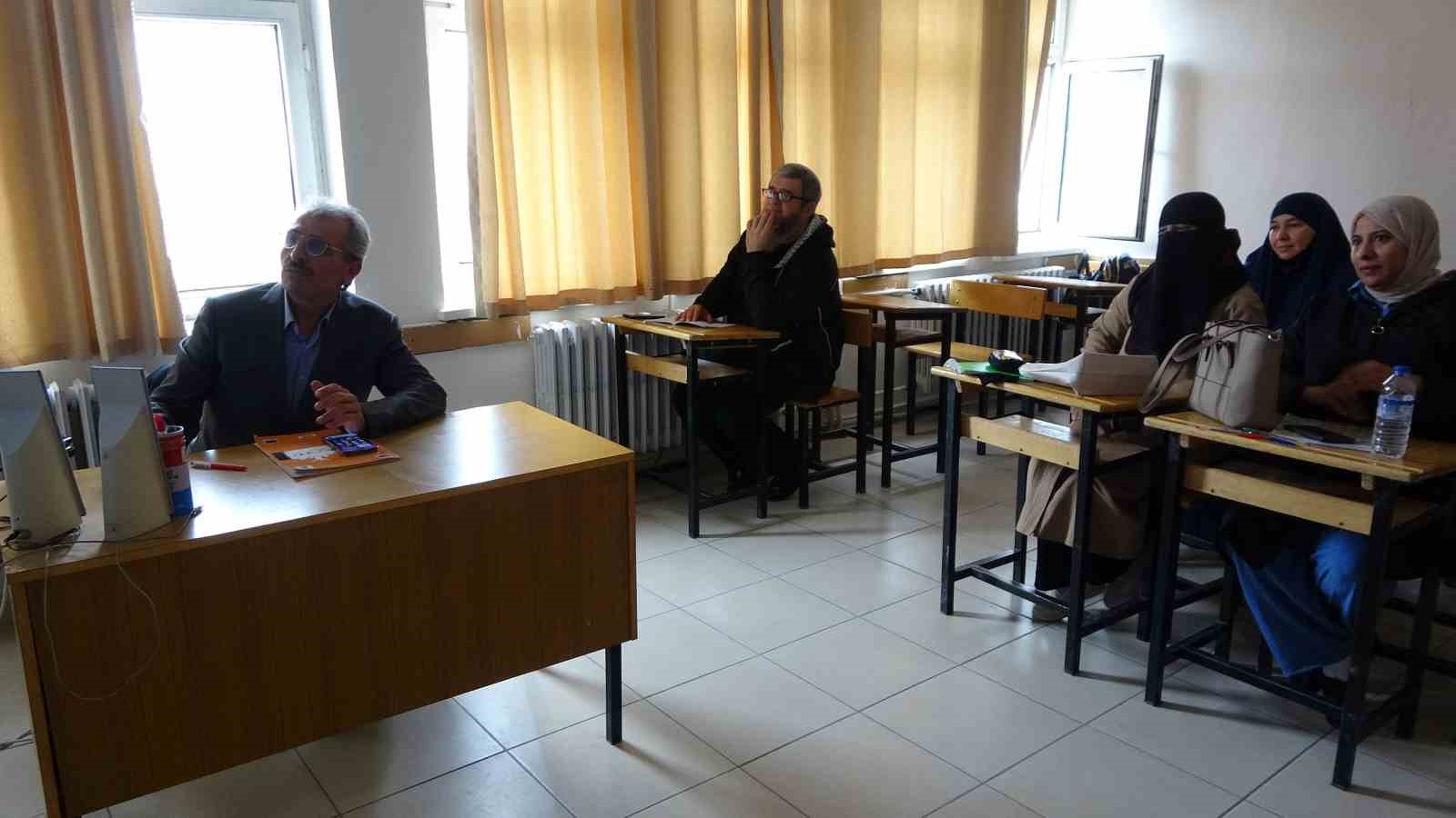 Yozgat’ta yabancılar dil seferberliğiyle Türkçe öğreniyor