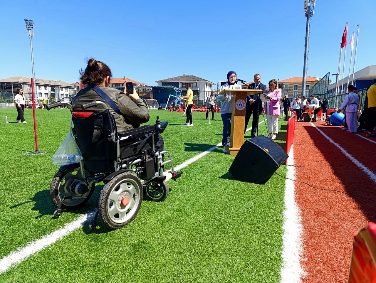 Engelleri aştı, iki &uuml;niversite okuyup gazetecilik yapıyor
