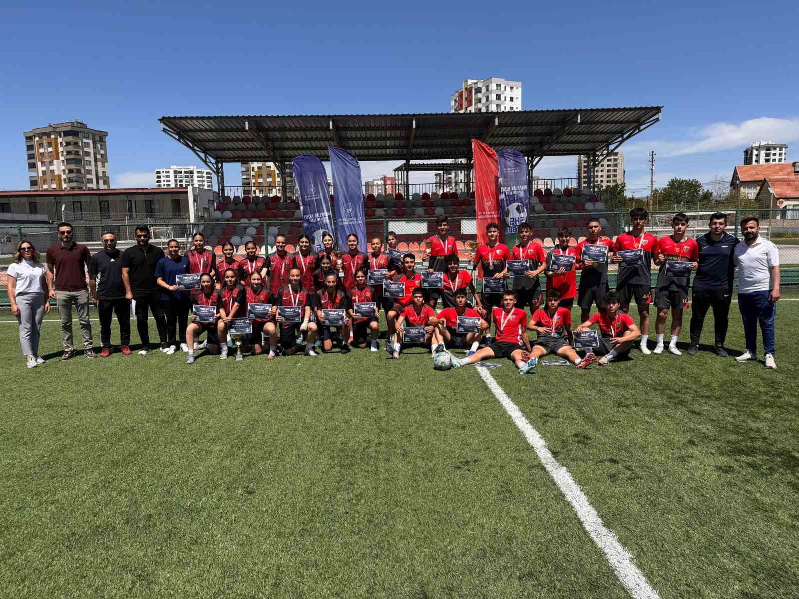 Sokaklar Bizim 5x5 Futbol Turnuvası sonuçlandı