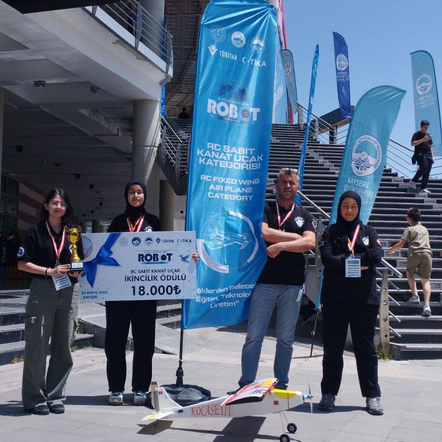 MEB Robot Yarışmasında Edremit’ten büyük başarı