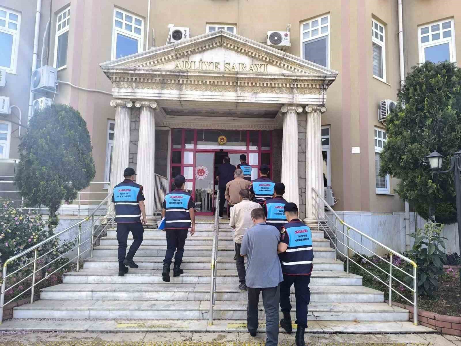 Sit alanında kazı yapan 4 kişi suçüstü yakalandı