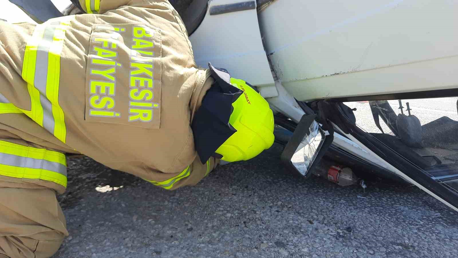 G&ouml;nen&rsquo;de trafik kazası: Takla atan ara&ccedil;ta 2 kişi yaralandı
