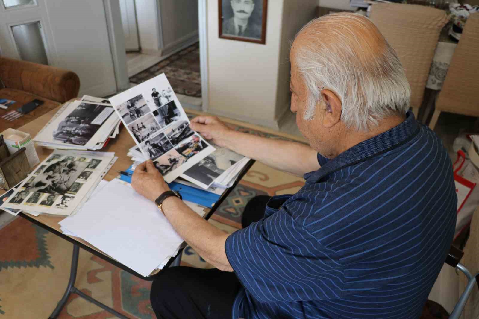 Sivas&rsquo;ın duayen gazetecisi anlattı: "Sivas&rsquo;ta sadece 3 taksi vardı, k&ouml;ylere eşekle giderdik"
