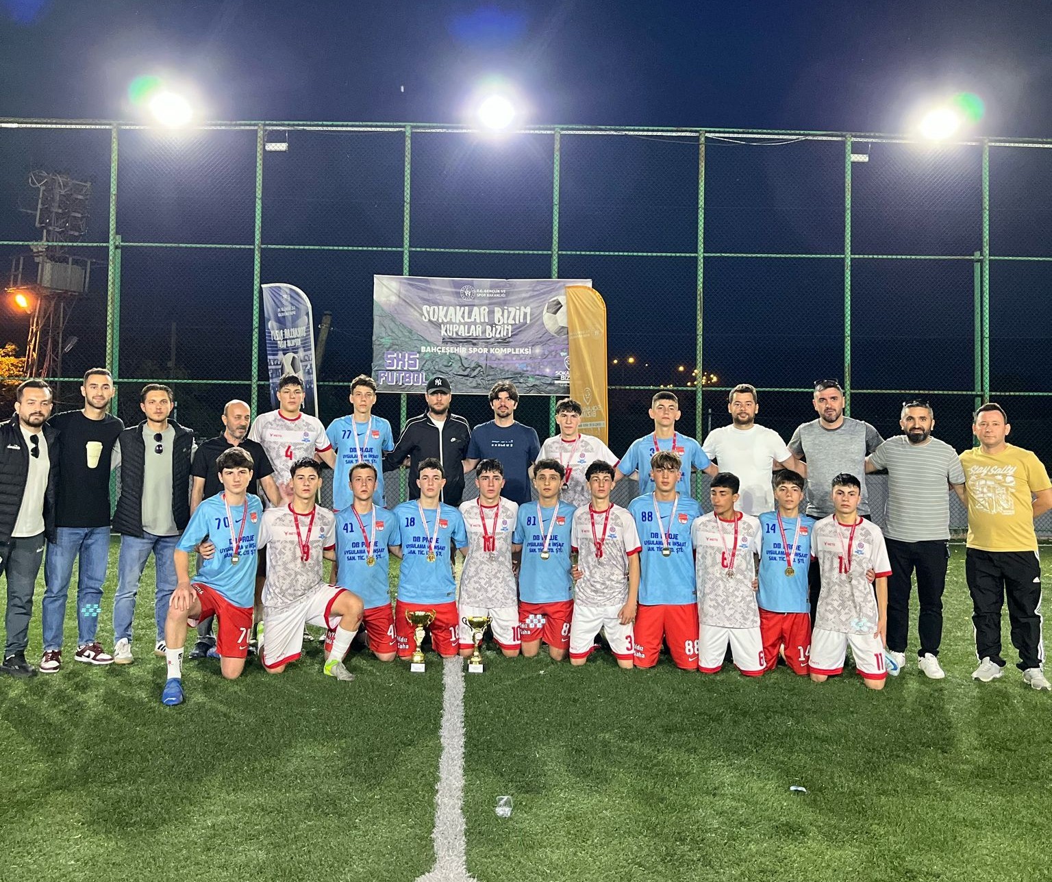 Sokaklar bizim gençlik kupası sahibini buldu