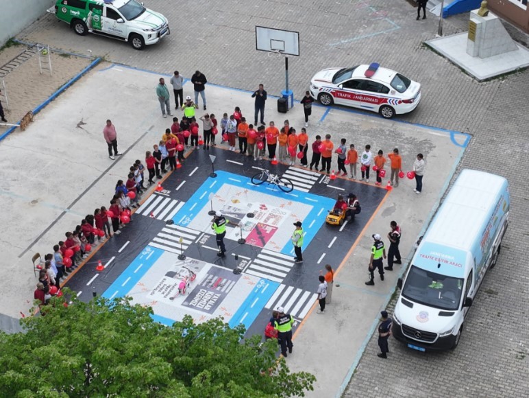 Kırklareli’nde köy okullarındaki öğrencilere trafik eğitimi