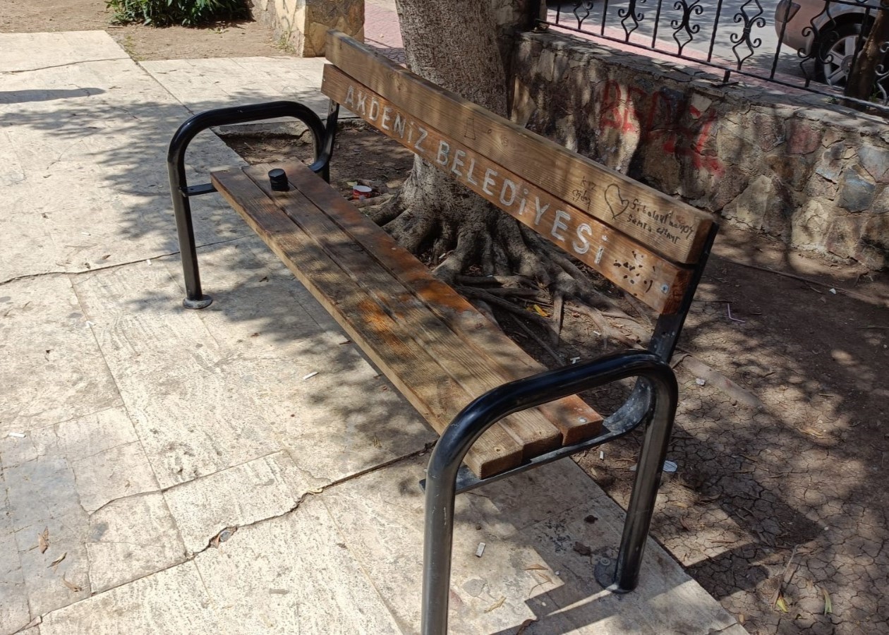 Mersin’de belediyenin park ve yeşil alanları tahrip edildi