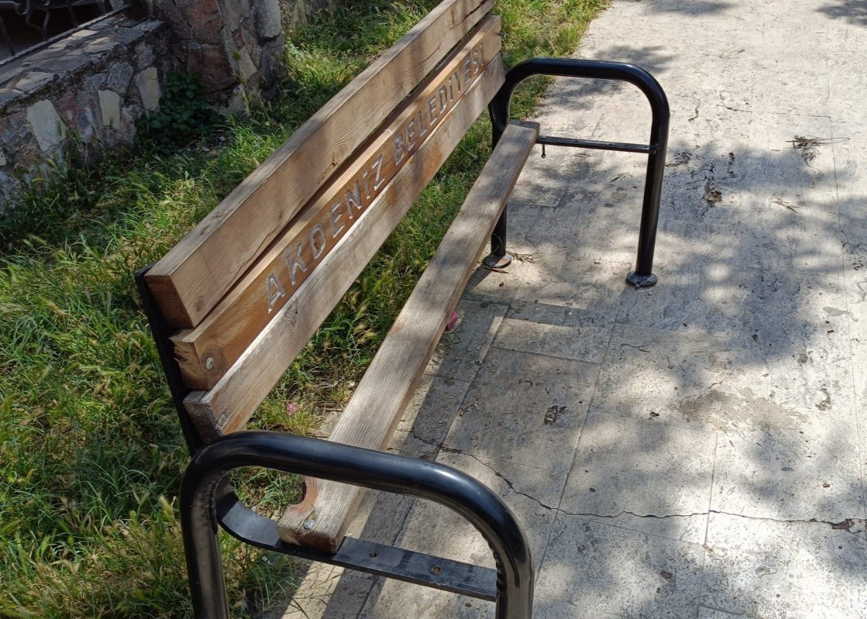 Mersin’de belediyenin park ve yeşil alanları tahrip edildi
