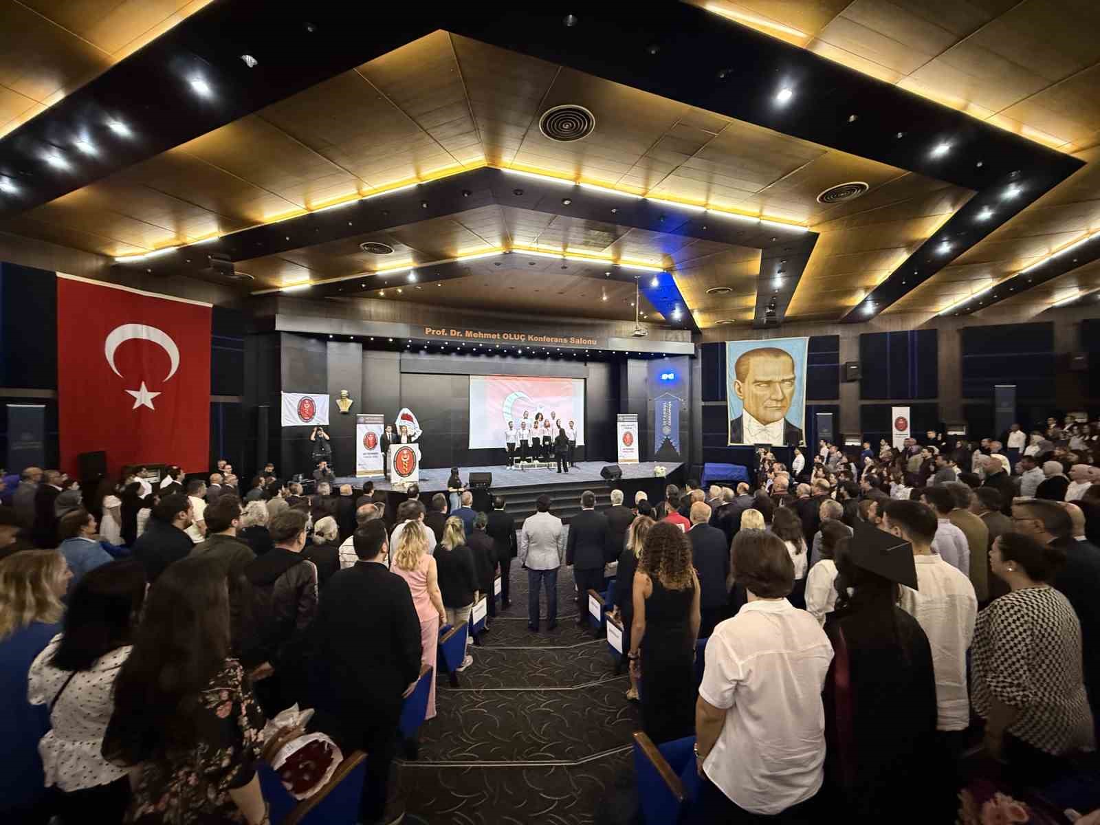 İstanbul Üniversitesi Cerrahpaşa’da, mezuniyet töreninde büyük vefa